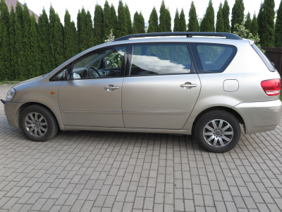 Toyota avensis verso 2002